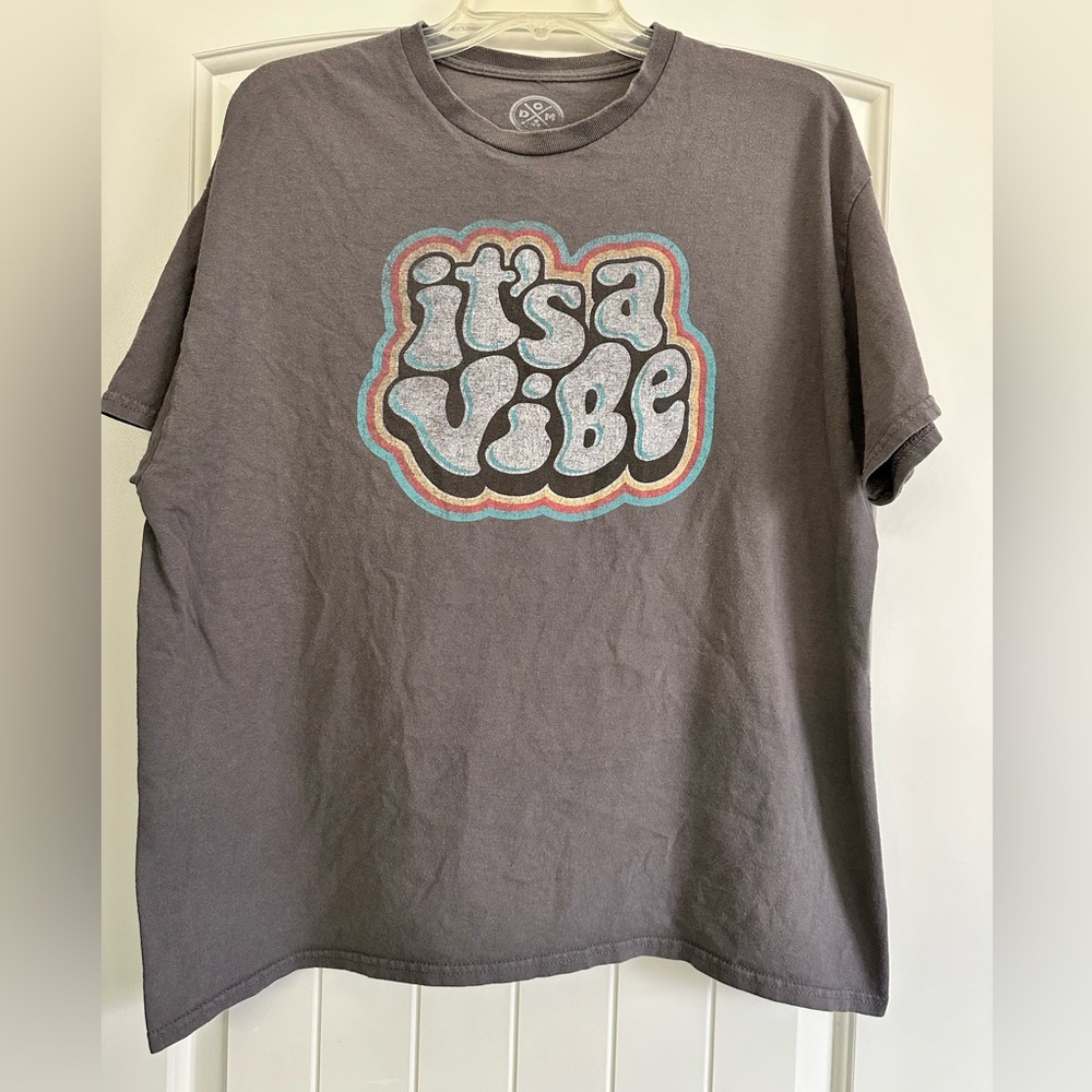 Gray 'It's a Vibe' Graphic T-Shirt